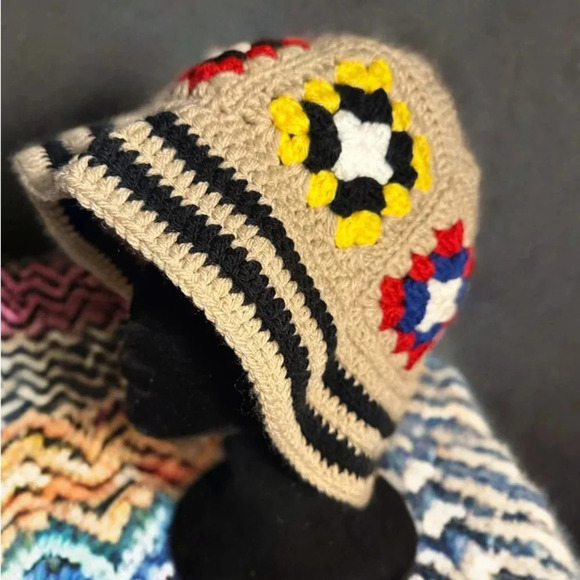 New Hand Crochet Unisex Granny Squares Bucket Hat - Picture 3 of 12